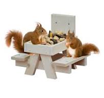 [21565] # Eekhoorn voederplaats Picknick 23x21x15 cm